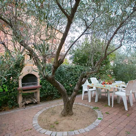 Lejlighed Sleeps 4 Air Con Budoni