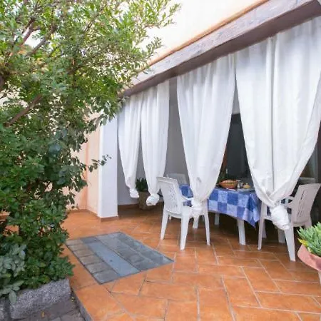 Lejlighed Sleeps 4 Air Con Budoni