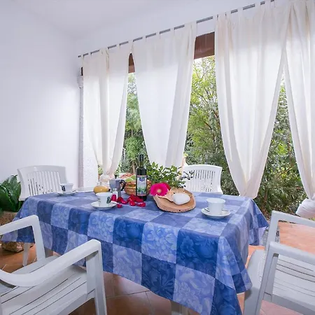 Sleeps 4 Air Con *