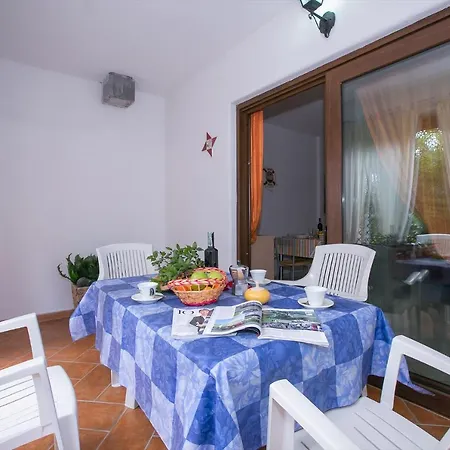 Sleeps 4 Air Con Appartement Budoni
